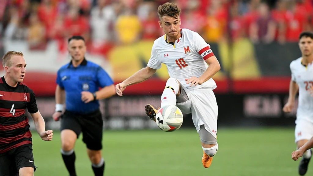 Fußballspieler bei einem College-Spiel